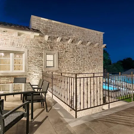 Villa Patrick-luxury Stone House In The Center Of Istria