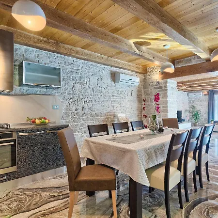 Patrick-luxury Stone House In The Center Of Istria *