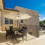 Villa Patrick-luxury Stone House In The Center Of Istria