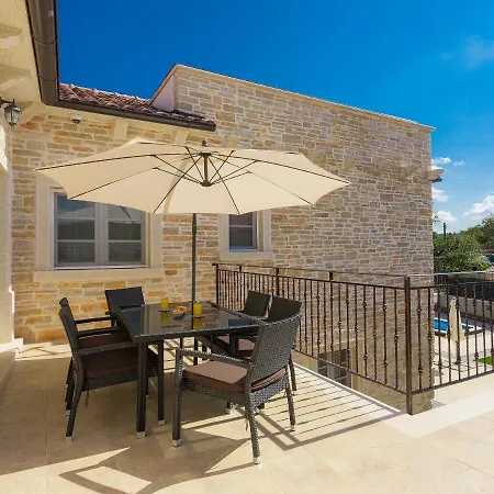 Villa Patrick-luxury Stone House In The Center Of Istria